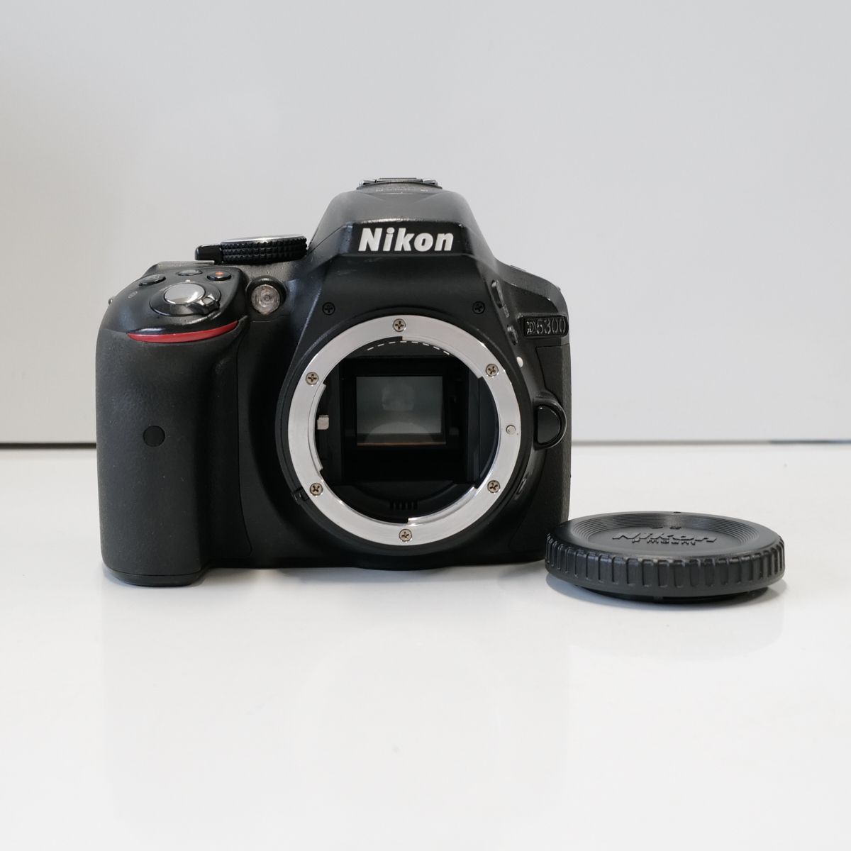 Nikon D5300 ボディ USED超美品 本体+バッテリー デジタル一眼 DX 2416万画素 バリアングル液晶 Wi-Fi 完動品 中古 X5780