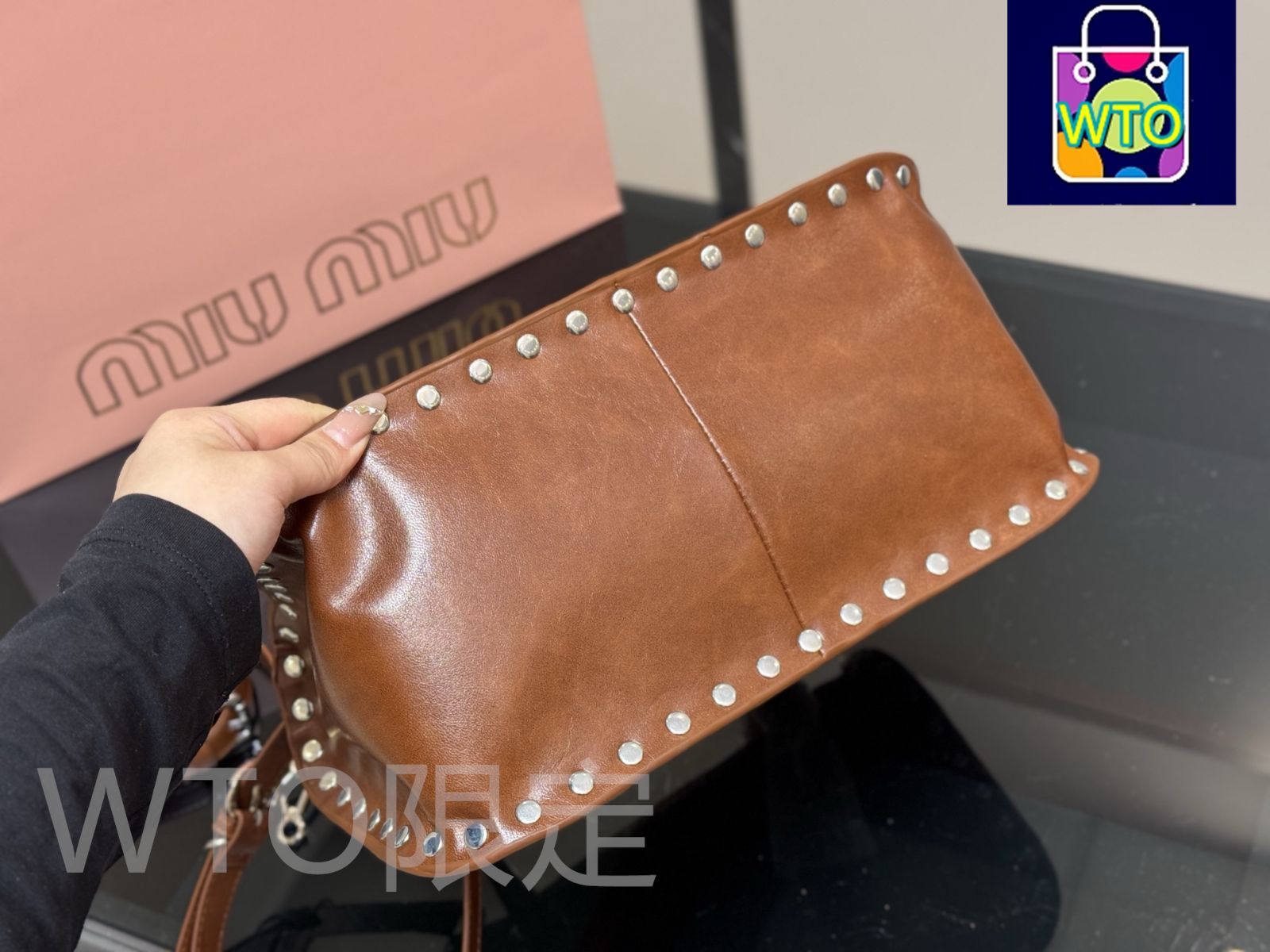 miuさま 専用 今日特価】MIU MIU ファジー アームバッグ 送料無料 今在庫限定