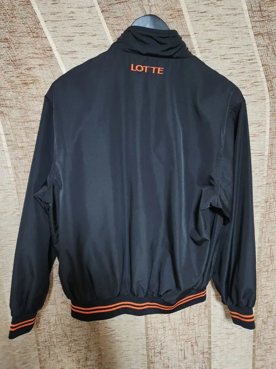 ジャイアンツ ウィンドブレーカー