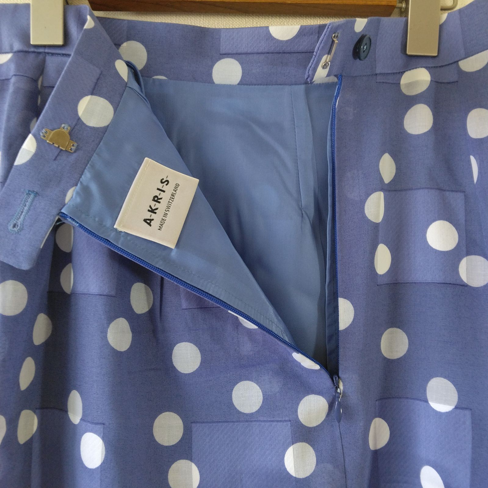 新品 タグ付き】 AKRIS アクリス ドット スカート ブルー 新品 タグ付き】 AKRIS アクリス ドット スカート ブルー