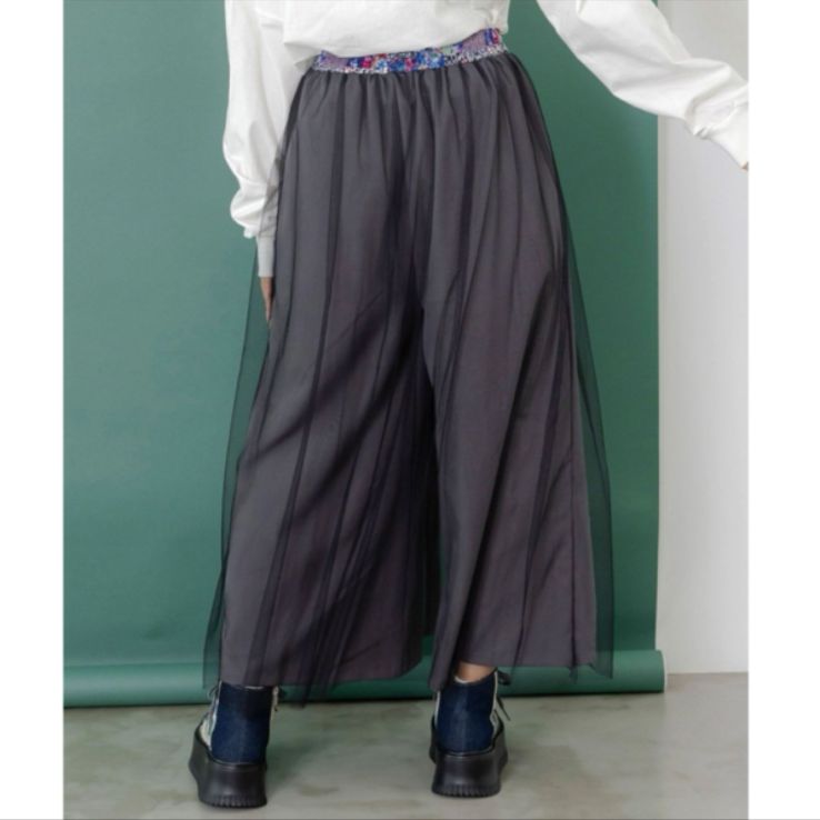 チュールとラインテープのカーゴパンツ