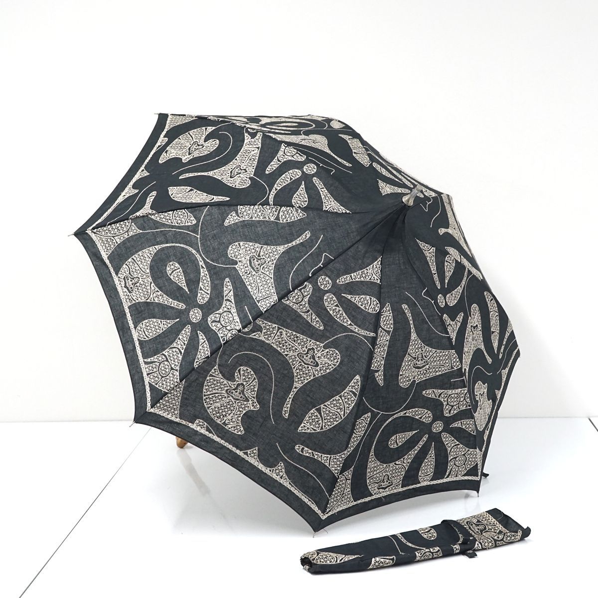 折りたたみ日傘 Vivienne Westwood ヴィヴィアンウエストウッド USED美品 オーブ 刺繍 パゴダ傘 ステッキ 収納袋付き 50cm  S FS8267 ウィット メルカリ