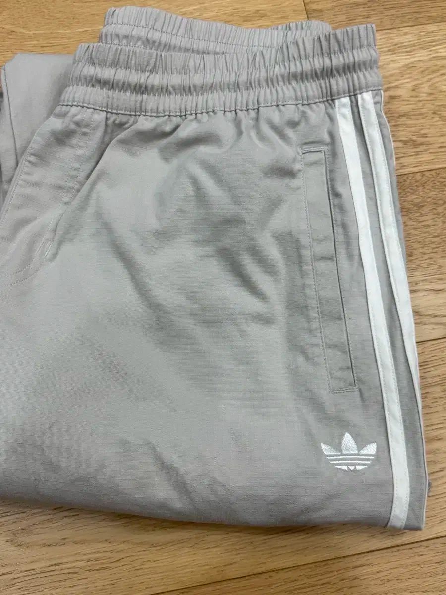 adidas アディダス ウーブン トラックパンツ XL