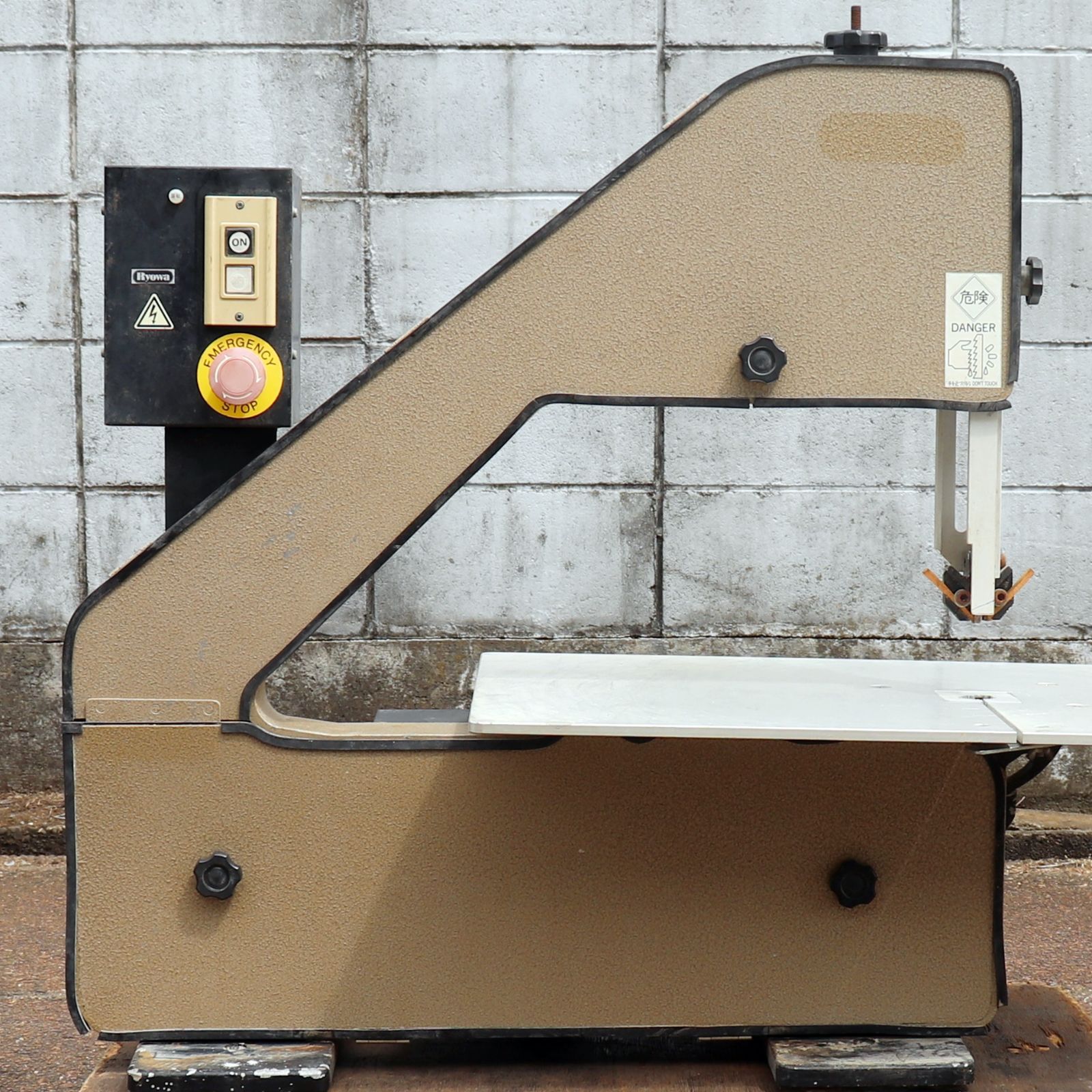 新潟発 引取限定 RYOWA 卓上帯鋸盤 BSW-200 ポータブルバンドソー 100V  