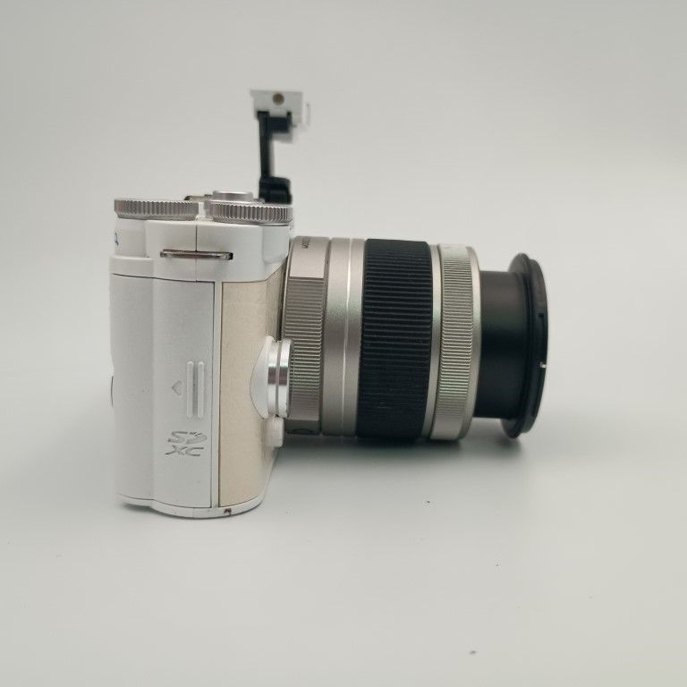 RICOH　PENTAX Q-S1　一眼レフ　カメラ　ホワイト Amazon.com : Pentax PENTAX Q-S1 02 Zoom Kit (Pure White) 12.4MP