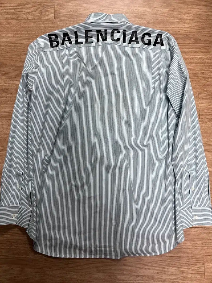 BALENCIAGA バレンシアガ バックロゴ ストライプ オーバーサイズシャツ 楽天市場】BALENCIAGA バレンシアガ/バックロゴストライプ長袖