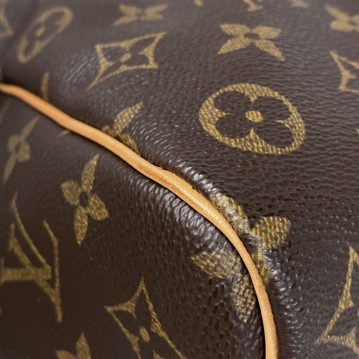 モノグラム ブラウン