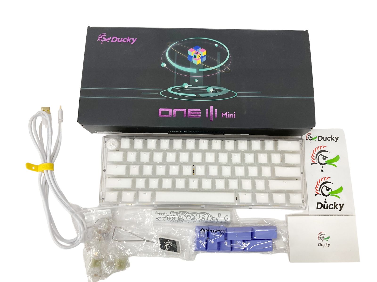 Ducky (ダッキー) Ducky One 3 Mini 60% Aura Edition ゲーミングキーボード 英語配列 有線 /USB  クリアホワイト 家電/028 - メルカリ