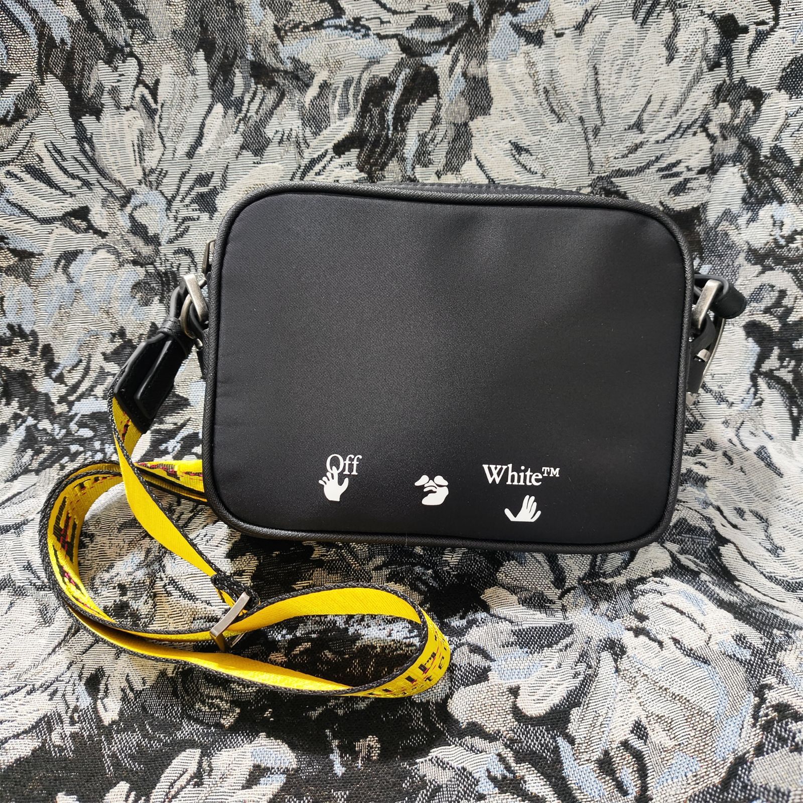 新品 OFF-WHITE オフホワイト ショルダーバッグ ブラック - メルカリ 