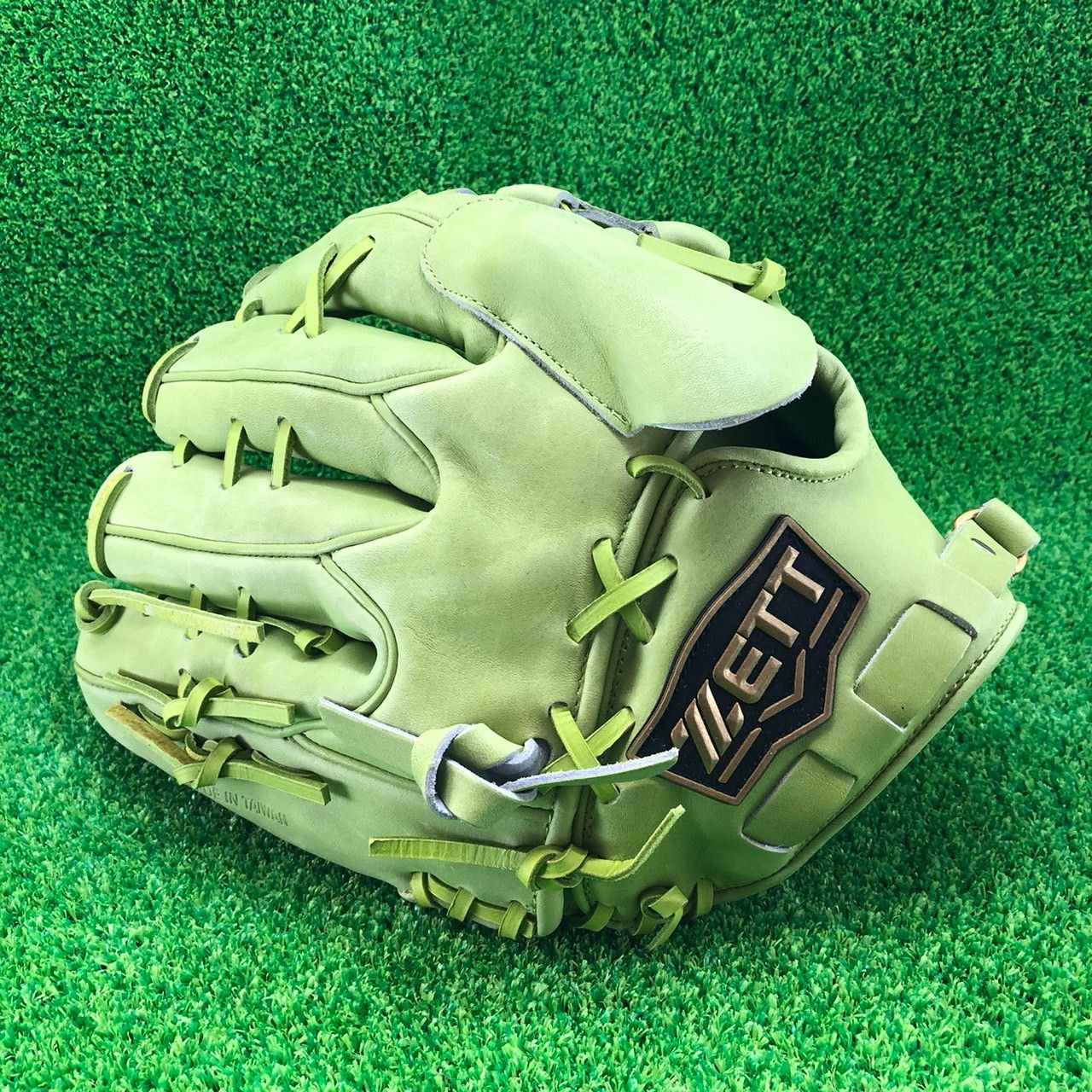 ゼット ZETT 投手用 硬式野球 投手用 ピッチャーグローブ 右投げ 831