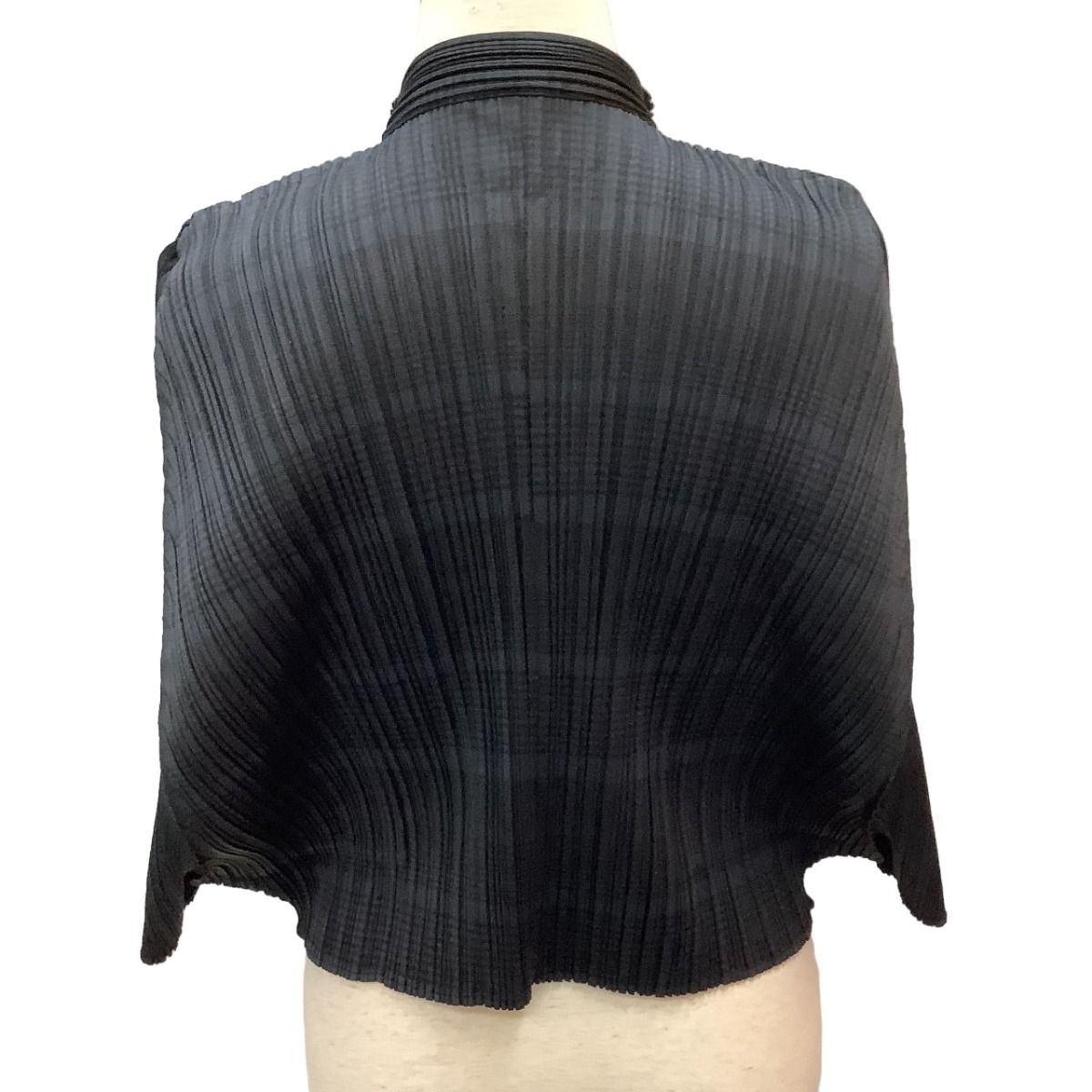 ISSEY MIYAKE イッセイミヤケ PLEATS PLEASE シャツ SIZE 3 PP55-JJ102 ブラック やや傷や汚れあり ISSEY MIYAKE イッセイミヤケ PLEATS PLEASE カットソー SIZE 3