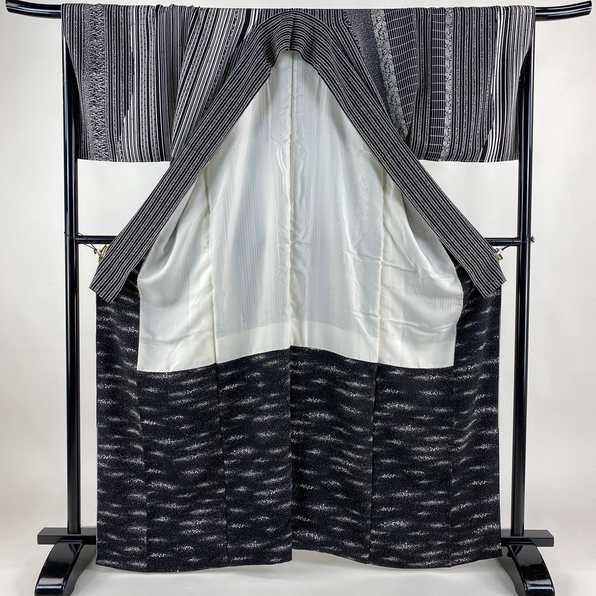 付下げ 身丈164.5cm 裄丈68.5cm L 袷 落款 竹縞 草花 黒 正絹 美品