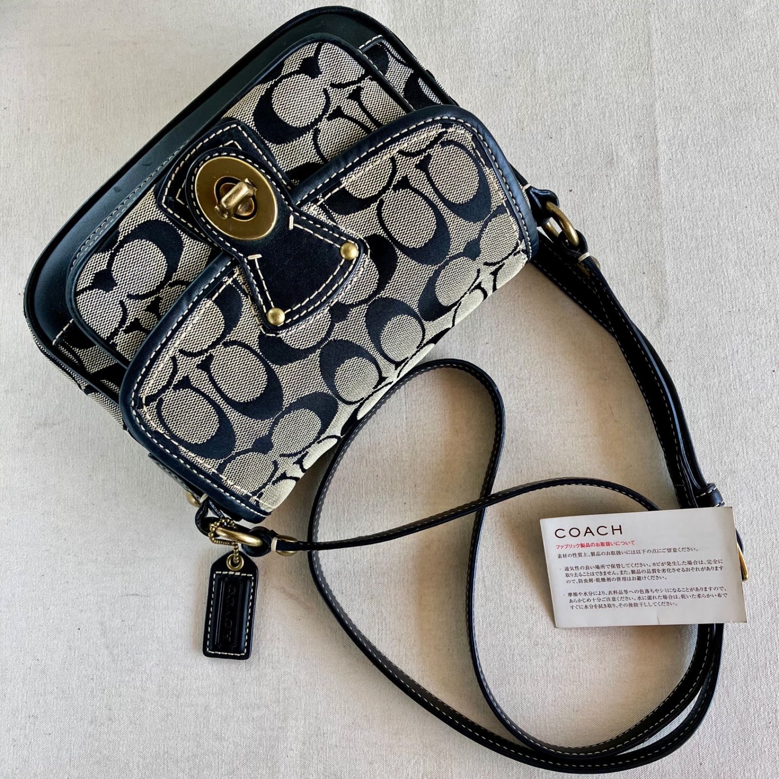 coach コーチ　ヴィンテージ　バッグ　ブラック　y2k Coach Vintage y2k Signature Canvas Leather Black Crossbody