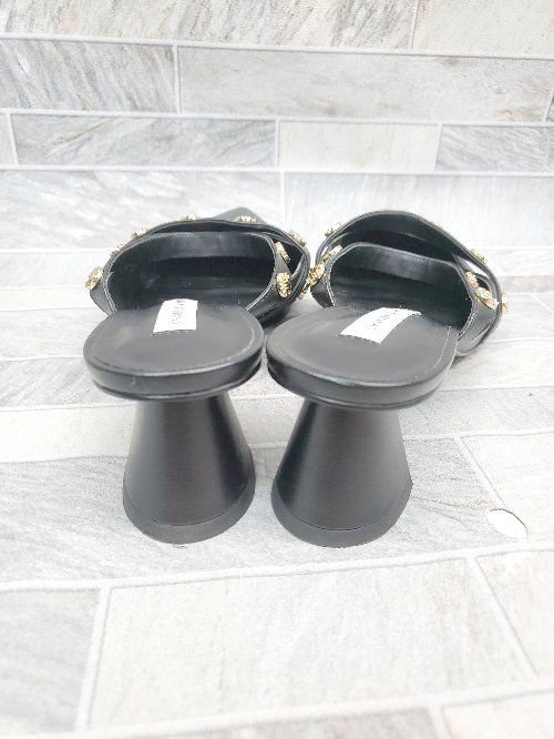 HERMES ブラック ポインテッドトゥ ミュール　38 HERMES ブラック ポインテッドトゥ ミュール 38 HERMES ブラック