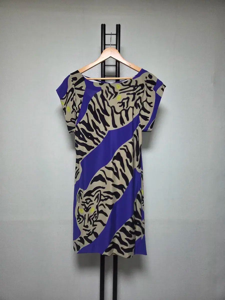 極美品♡ ダイアン DVF ラップワンピース シルク100% 伸縮性 ジャージー 4 ／ 66 DVF ダイアン・ヴォーン レオパード 百 ドレープ シルク