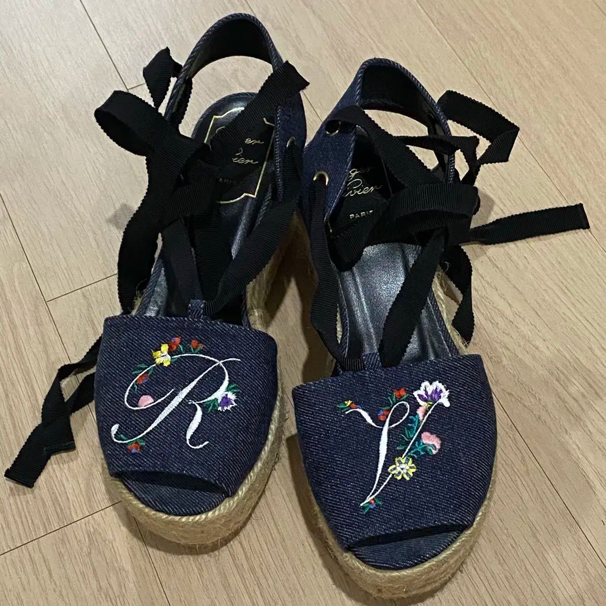 ロジェヴィヴィエ⭐︎ エスパドリーユ プラットフォーム ミュール エスパドリーユ Roger Vivier(ロジェ・ヴィヴィエ) - 海外通販の