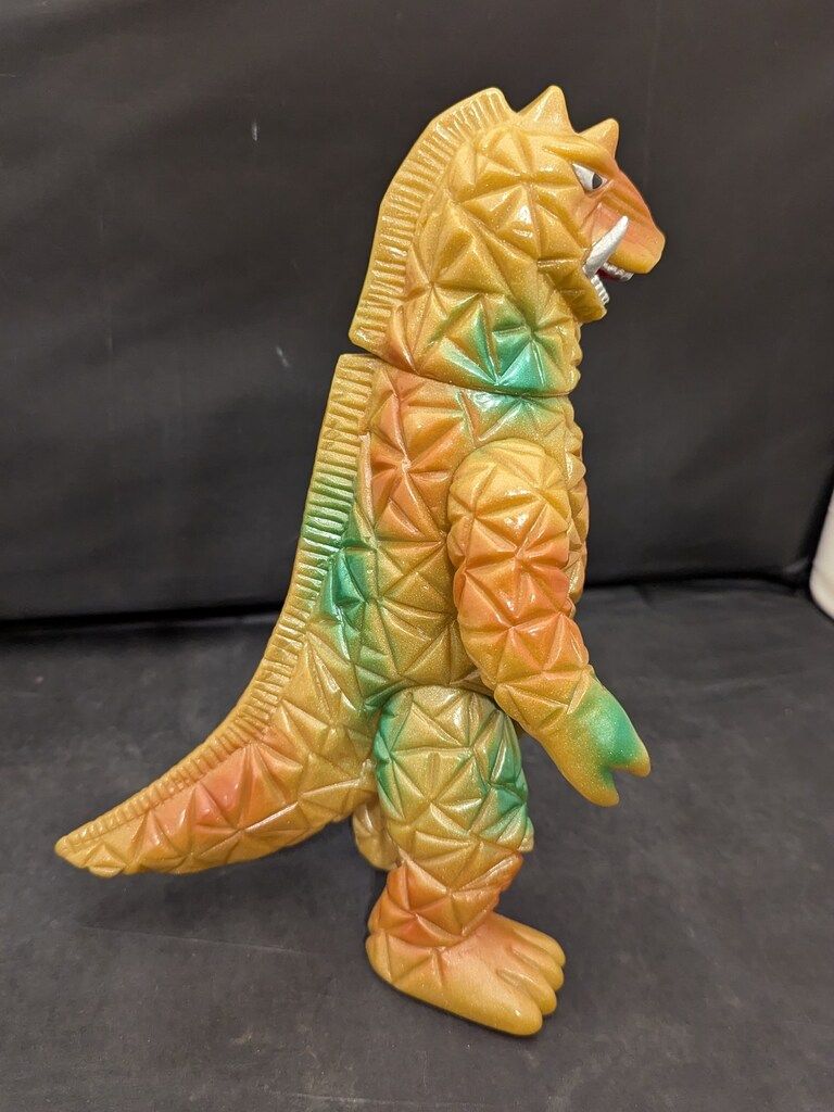 復刻堂 昭和の大怪獣 宇宙怪獣2号(ダイヤモンド怪獣)ゴールドラメ成型 