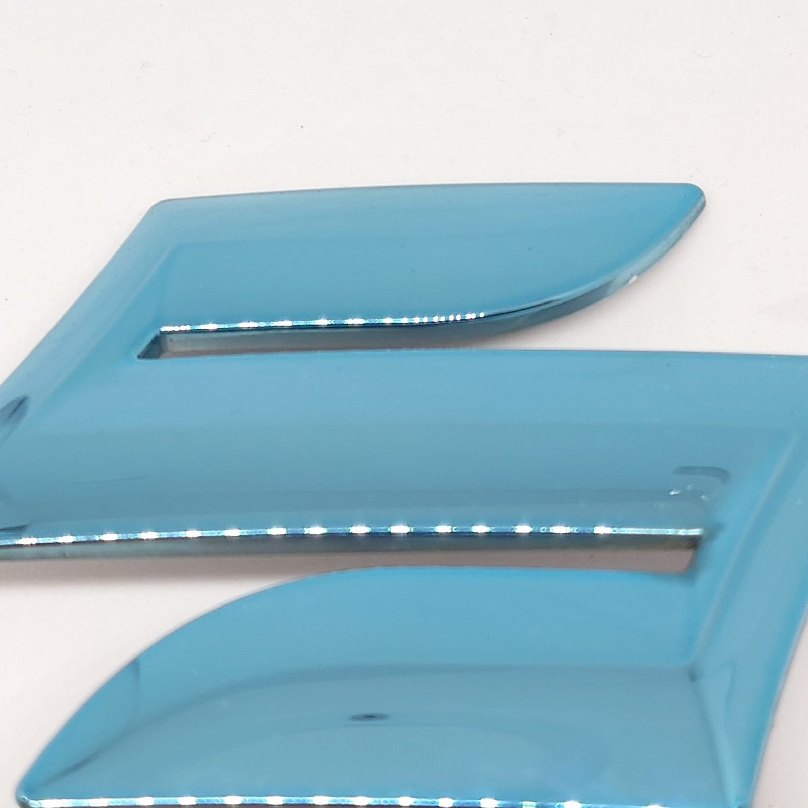 HA35Sアルトエコ純正フロントバンパー 2/3型エンブレム