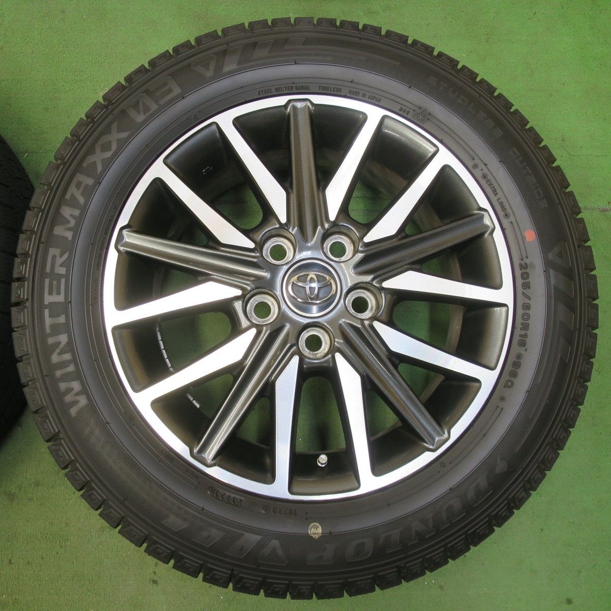 【大歓迎】 バリ溝 23年 9.5分 トヨタ 80系 ヴォクシー ノア 純正 205 60R16 スタッドレス ダンロップ ウインターマックス03 16インチ PCD114.3 5H 5092603イス サッパリした