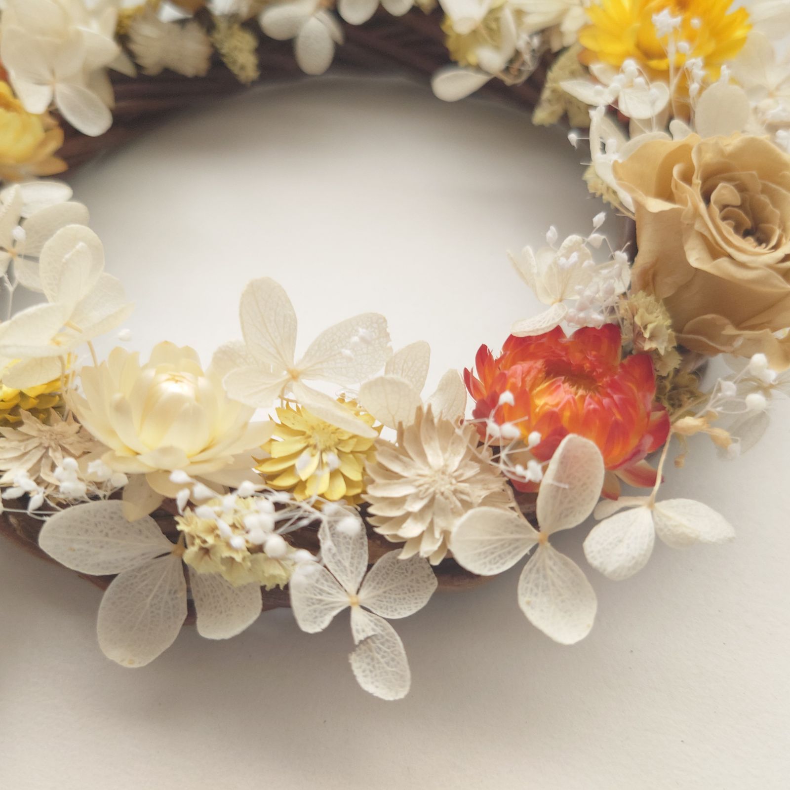 白と黄のバラ　プリザーブドフラワーリース　ギフト プレゼント 誕生日