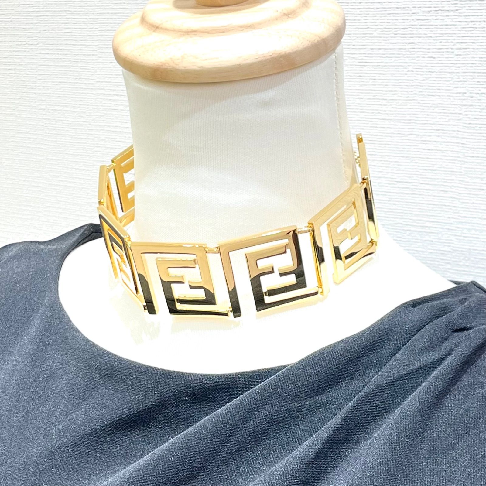 FENDACE フェンダーチェ FENDI by VERSACE FF グレカ ラージ メタル チョーカー ネックレス ゴールドカラー 全長44.3㎝  箱 タグ 付き イタリア製 8AH609