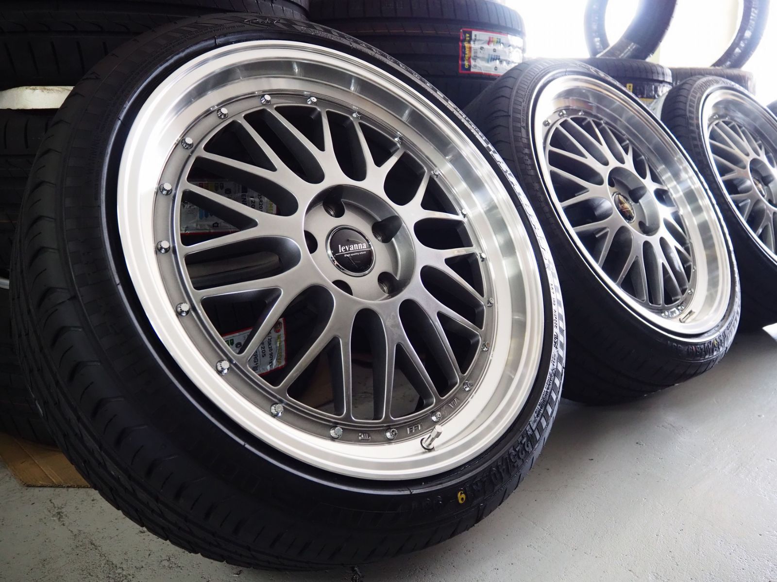 深リム メッシュ levanna V10-EX FFT 19inch 8.5J 225/40R19