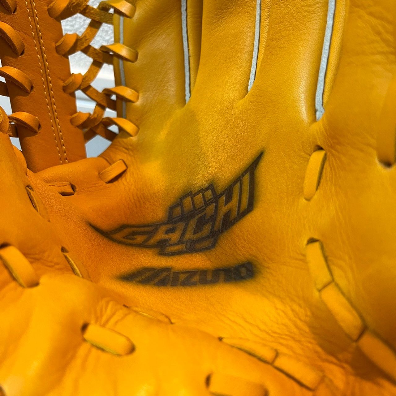 送料無料!ミズノ ガチ 一般軟式用グローブ 美品 オレンジ色 ミズノ 送料無料!ミズノ ガチ 一般軟式用グローブ 美品 オレンジ色 ミズノ