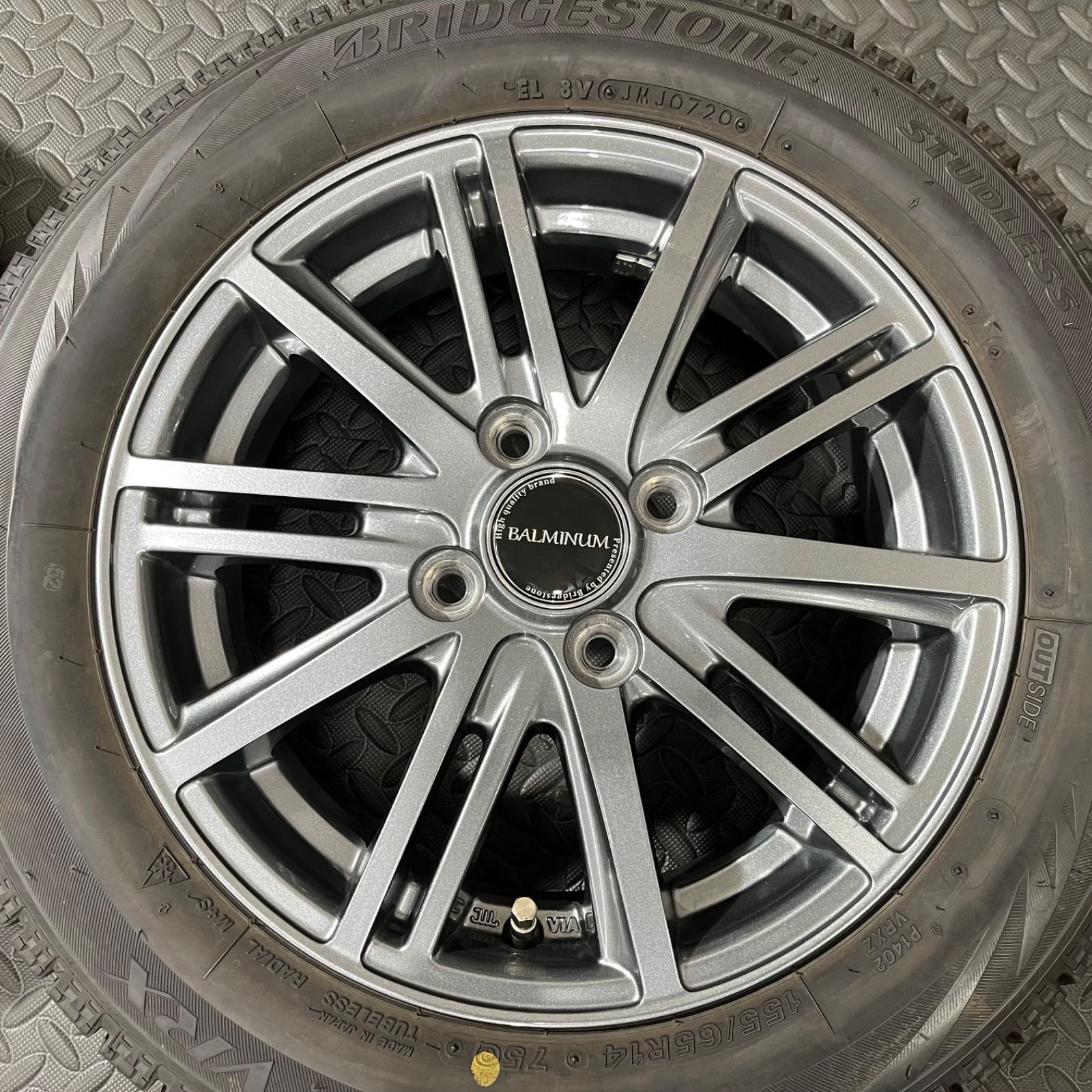 スタッドレスタイヤ