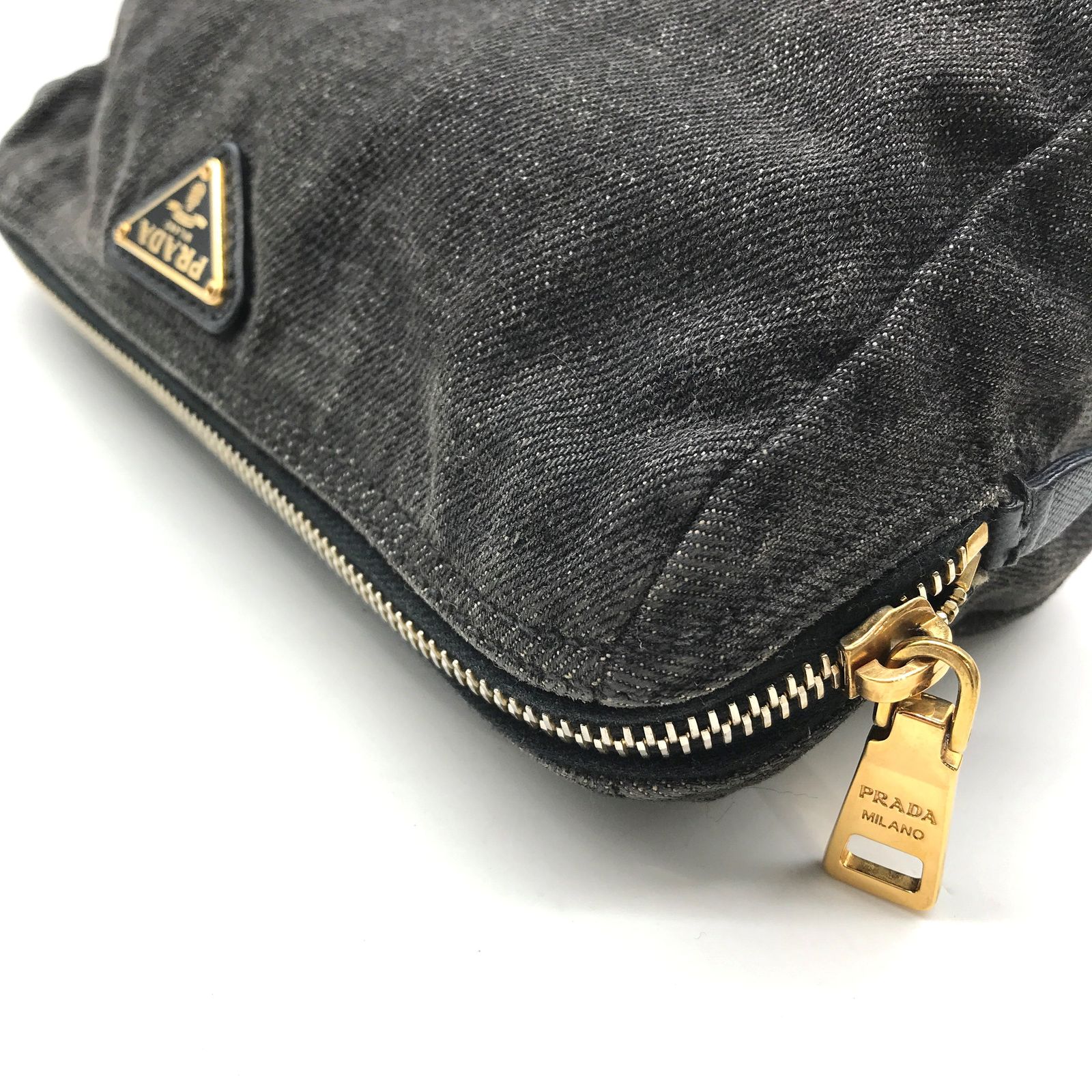 美品　プラダ　アクセサリーポーチ　デニム　三角ロゴ ✨未使用級✨ PRADA プラダ デニム ポーチ 三角ロゴ PRADA