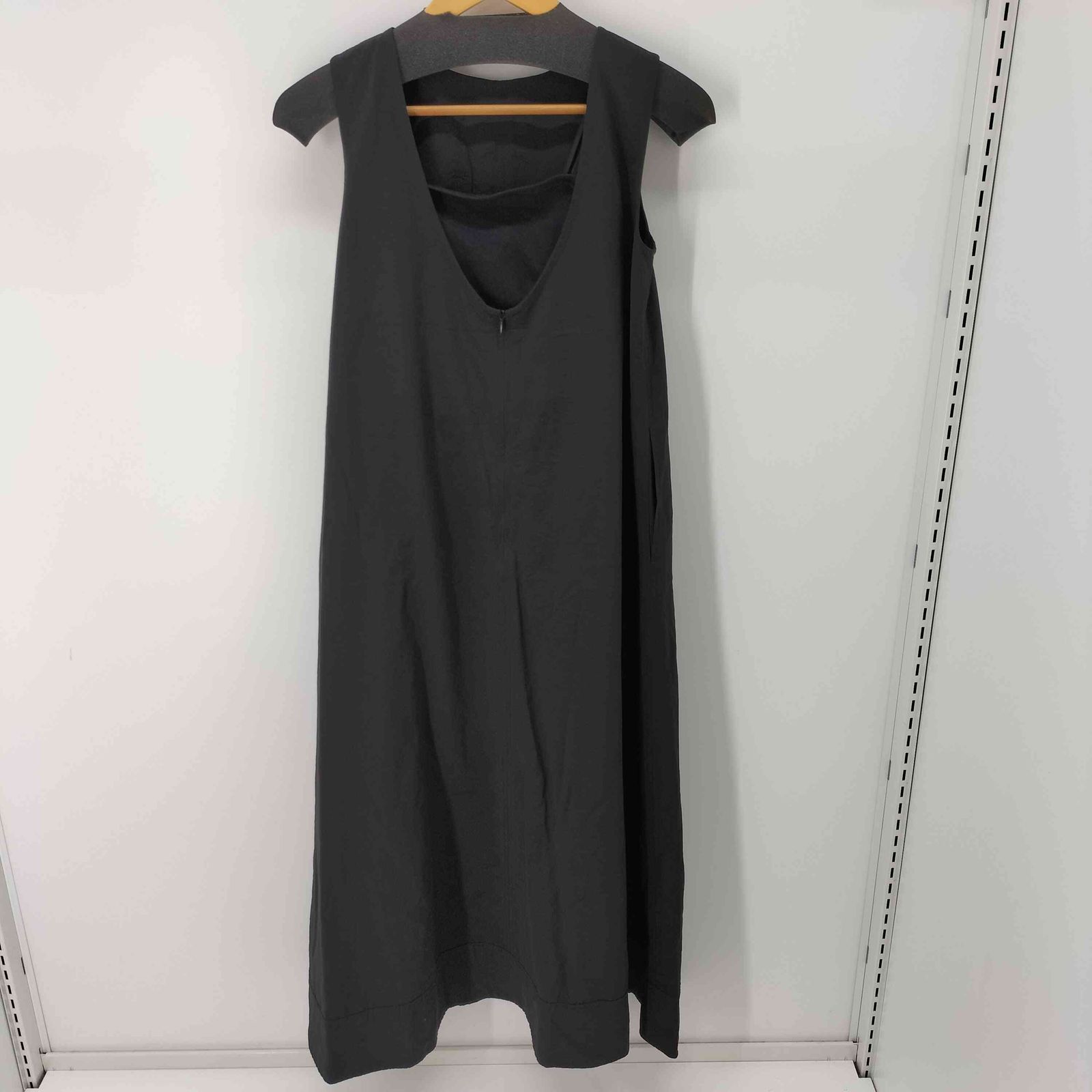 ミラオーウェン Mila Owen 24SS バンドゥ付後ろUネックノースリーブ 
