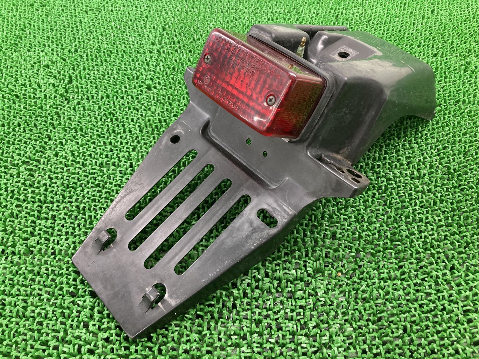 CRM250AR リアフェンダー KAE ホンダ 純正 中古 バイク 部品 MD32 テールランプ 割れ欠け無し 品薄 希少品 車検 Genuine