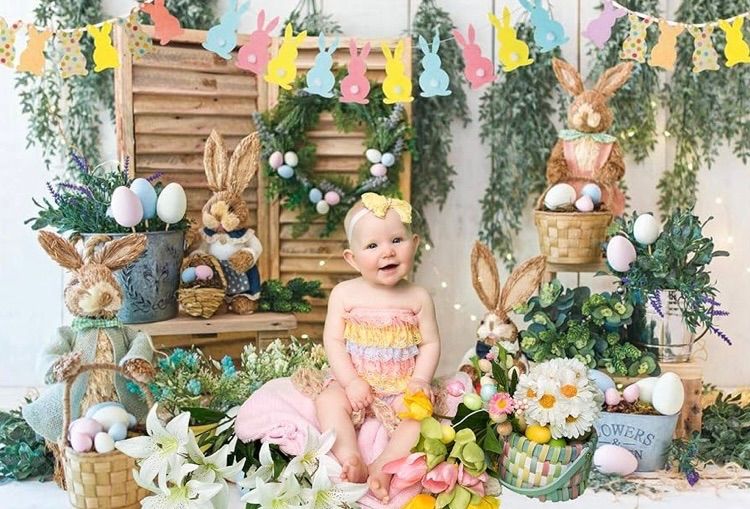 春 イースター背景 春 庭 装飾 カラフルな卵 うさぎ 花 背景 写真撮影
