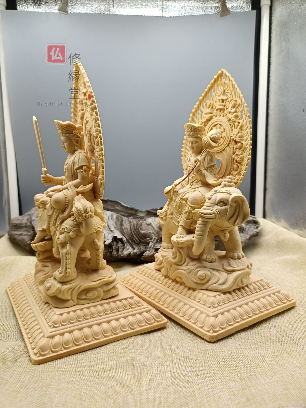 修縁堂】木彫り 仏像 文殊菩薩 普賢菩薩座像一式 柘植材 仏教工芸