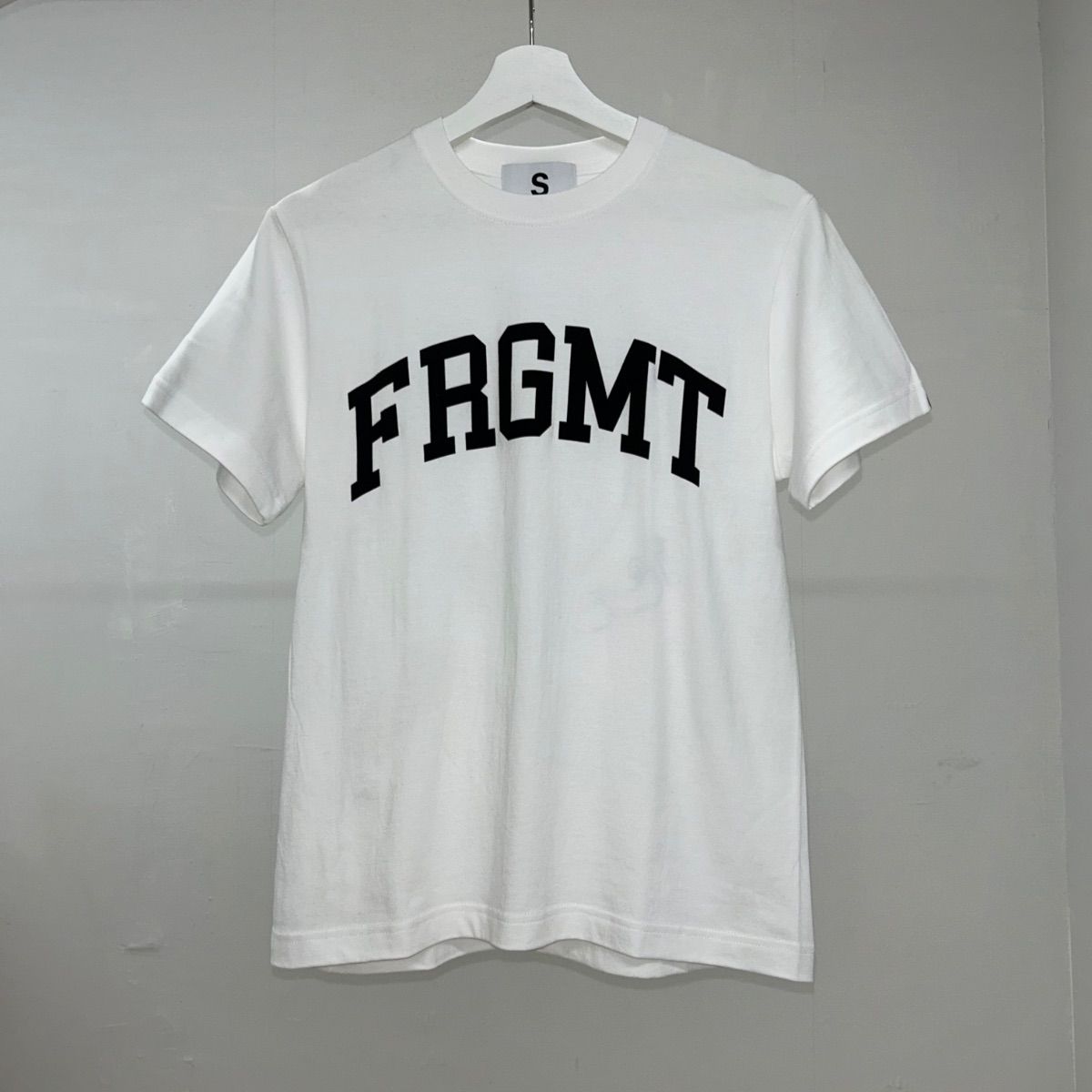 FRAGMENT UNIVERSITY FRGMT フラグメント ユニバーシティ T