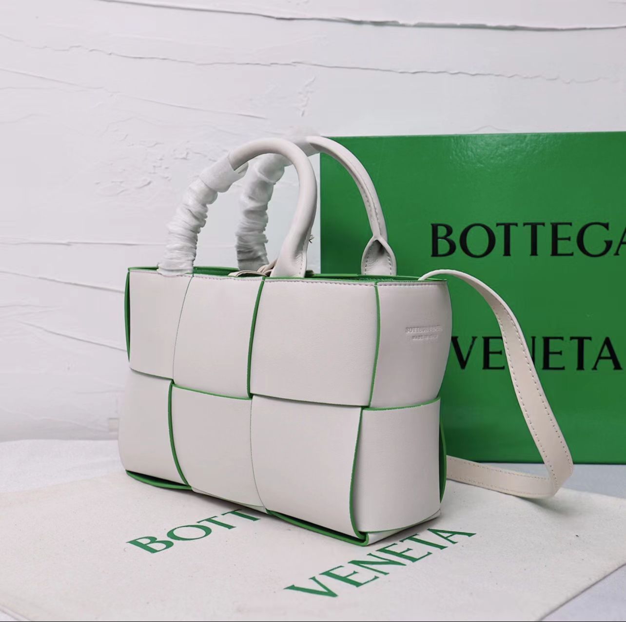 Bottega Venetaボッテガヴェネタ アルコ トートバッグ白