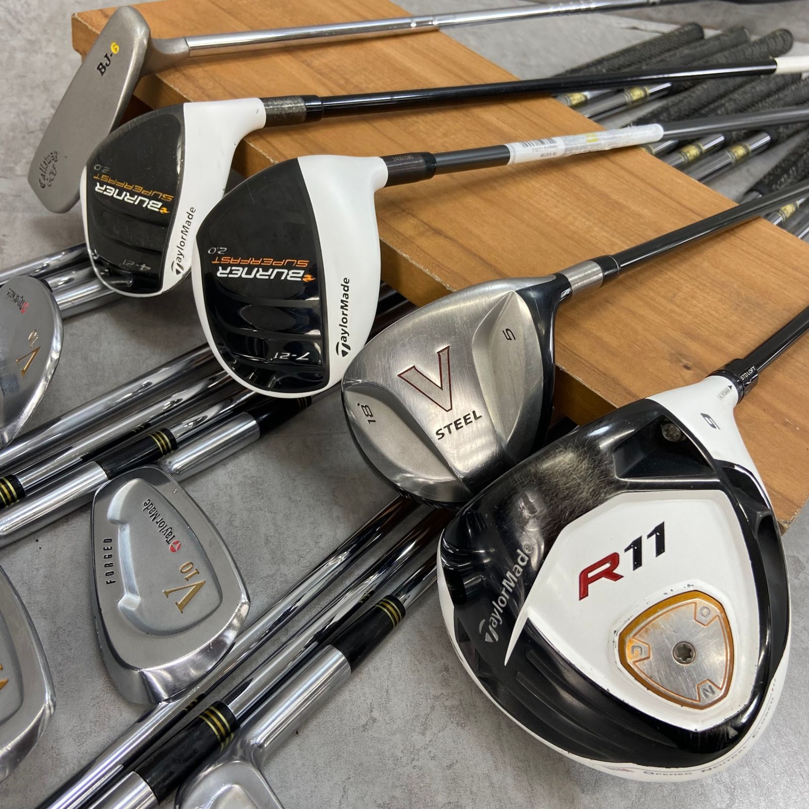 テーラーメイド　オノフ　メンズゴルフ15本セット　右利き　キャディバッグ　初心者 TaylorMade テーラーメイド ONOFF オノフ メンズゴルフ15本
