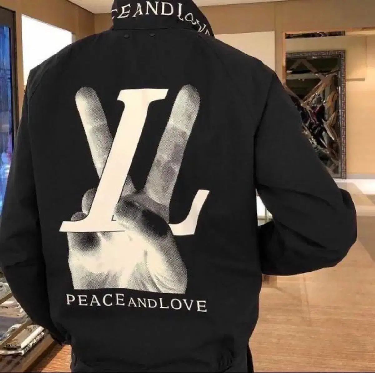 Louis Vuitton(ルイヴィトン) 平和と愛 ジャケット