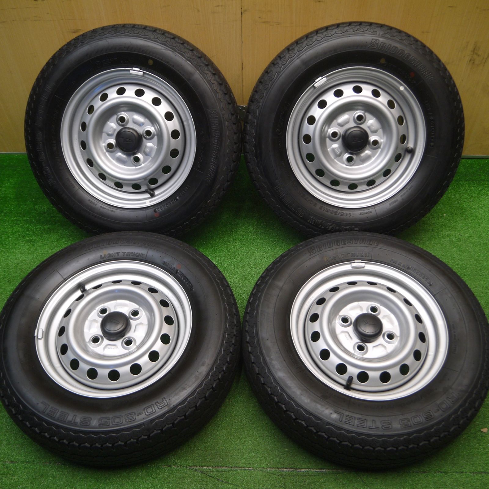 [送料無料] 新車外し! 23年ダイハツ ハイゼット 純正 スチール 145/80R12 ブリヂストン RD-605 STEEL 12インチ PCD100/4H4100201Hノ