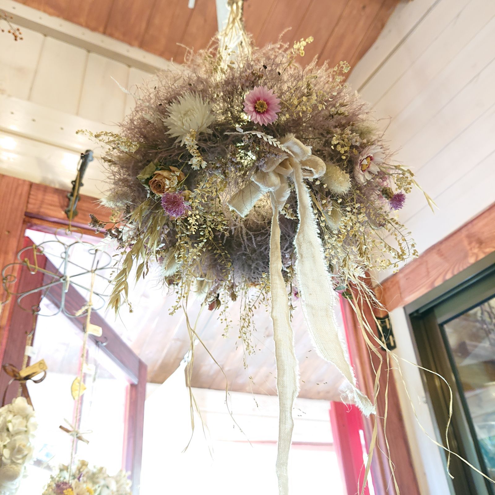 スモークツリーのふわもこシャンデリア - メルカリ 