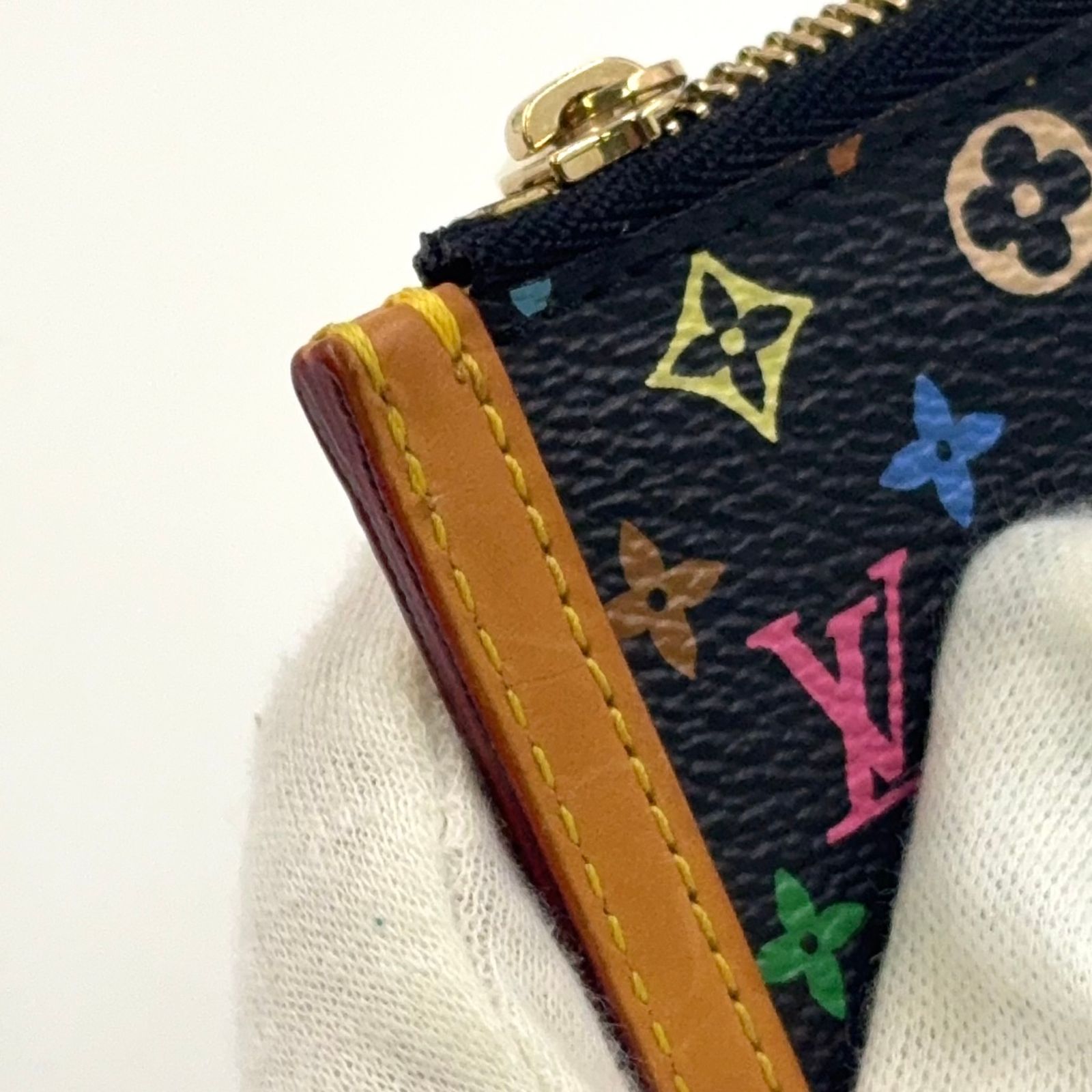 キーケース ゴールド