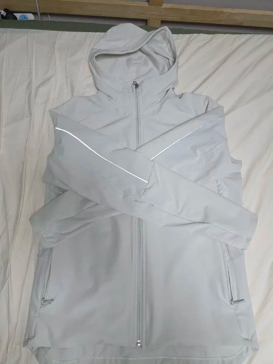 ルルレモン ランニング フードジップアップ