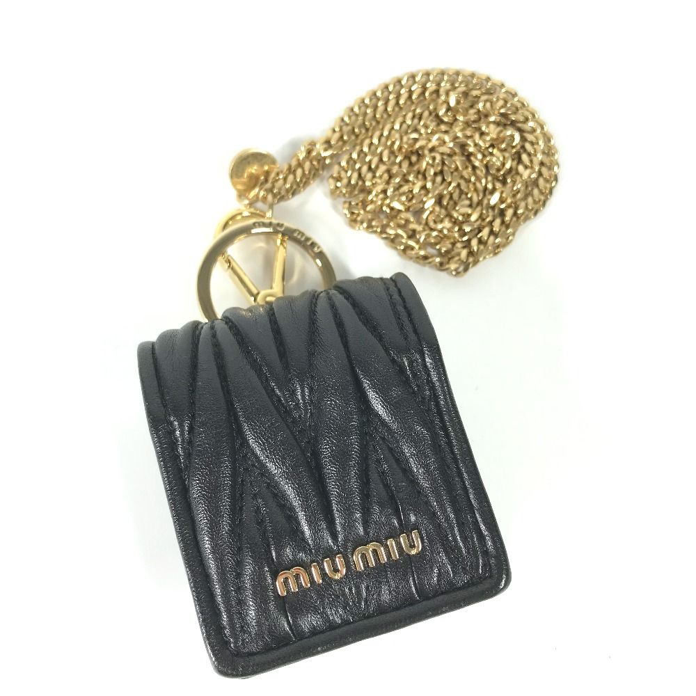 MIU MIU ロゴ　イヤホン AirPodsケース ミュウミュウ マトラッセ MIUMIU ミュウミュウ イヤフォンケース ロゴ マテラッセ エアポッズ