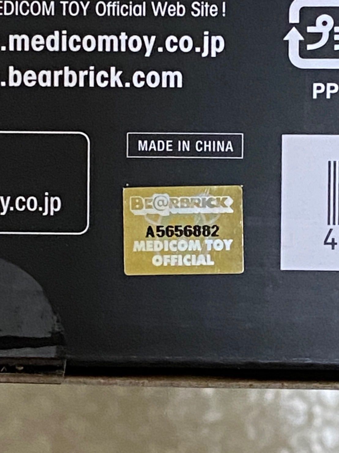 MEDICOM TOY - BE@RBRICK sacai 2018AW 100％ &amp; 400％ 未開封新品 sacai × BE@RBRICK 100% & 400%／1000%｜MEDICOM TOY - Web