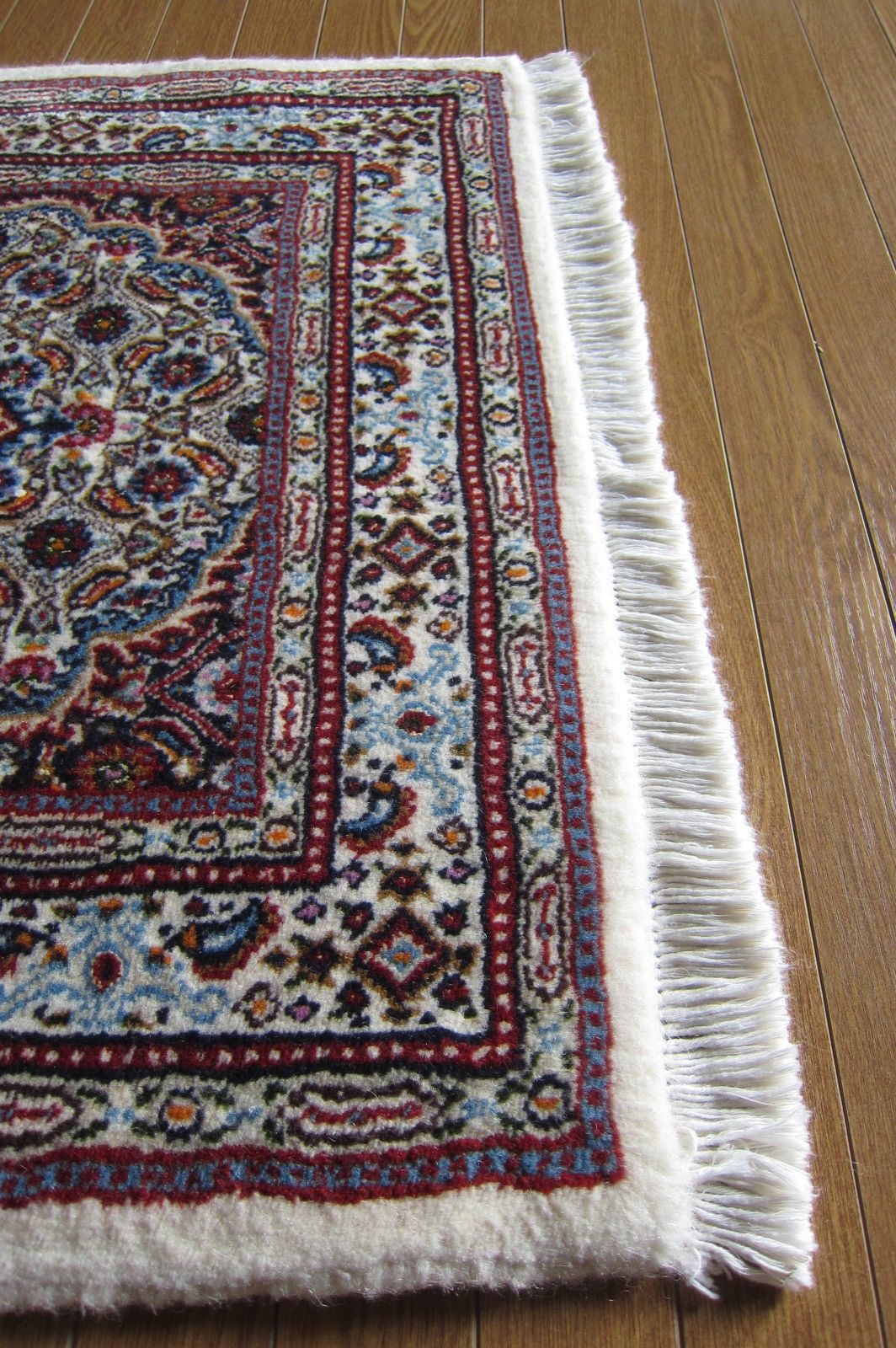 ペルシャ絨毯　　イラン　ウール イラン ペルシャ絨毯 ウール絨毯シルク混 135×217cm