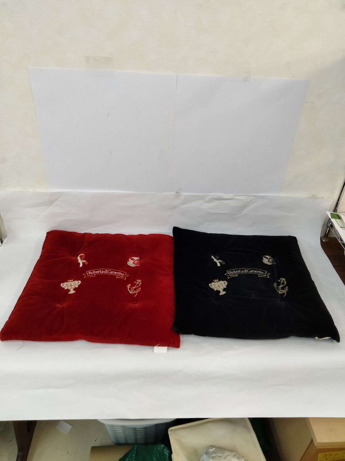 Roberta di Camerino クッション 2個セット ベロア調 赤黒 ロベルタ