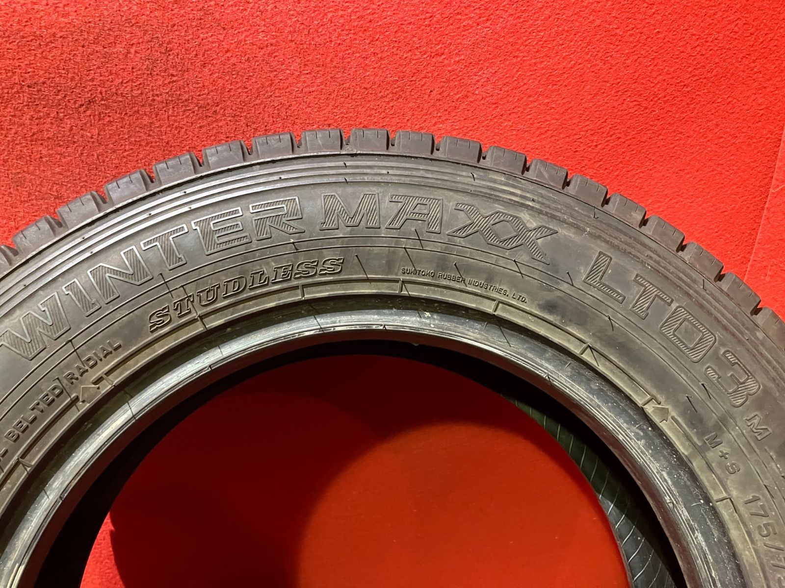 人気アイテムお得に購入！ スタッドレスタイヤ 175 75R15 109 107 DUNLOP LT03M 4本SET おしゃれである