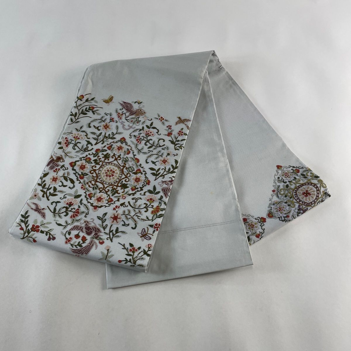 袋帯 名品 華文 草花 相良刺繍 水色 お太鼓柄 正絹 【中古】 - メルカリ