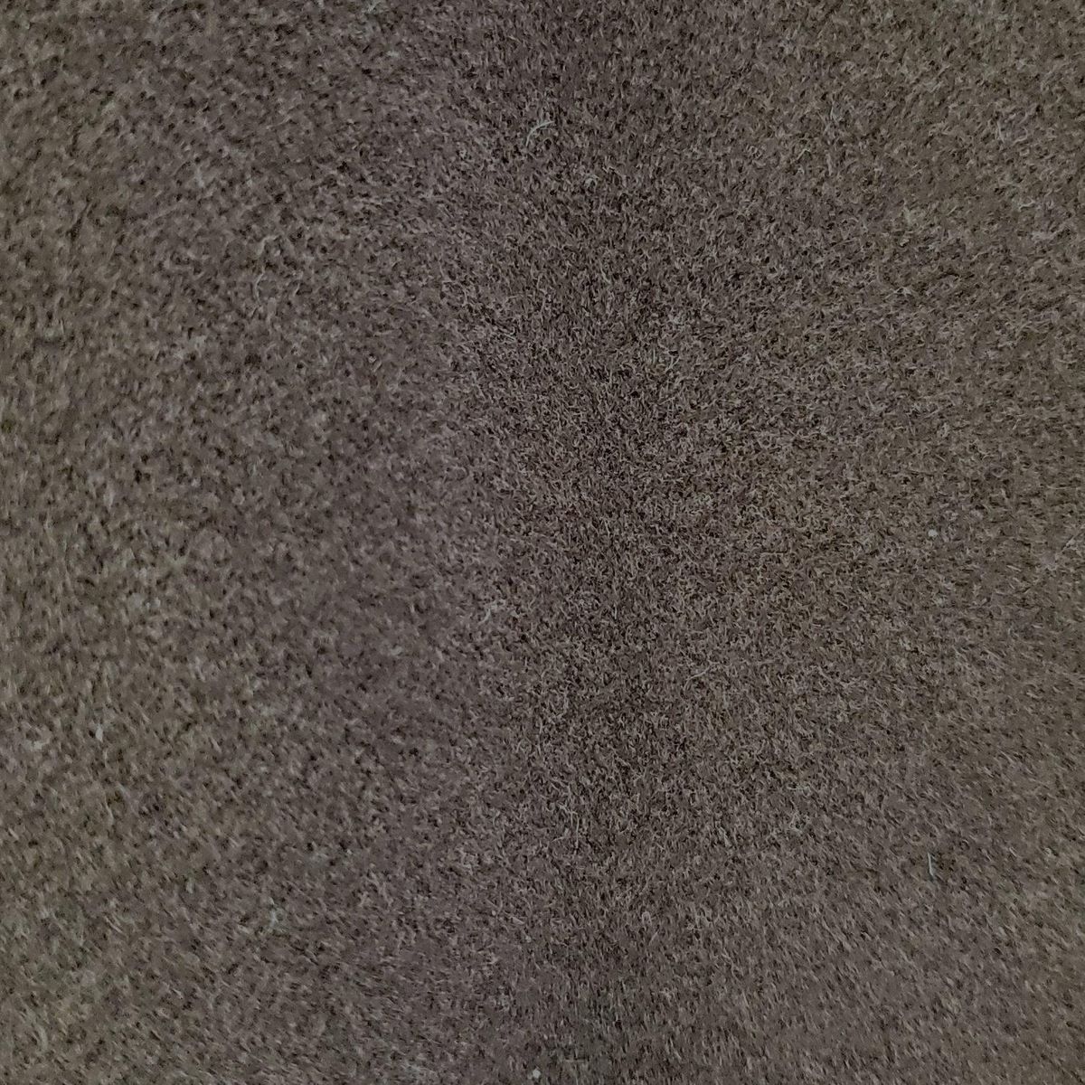 ダークブラウン