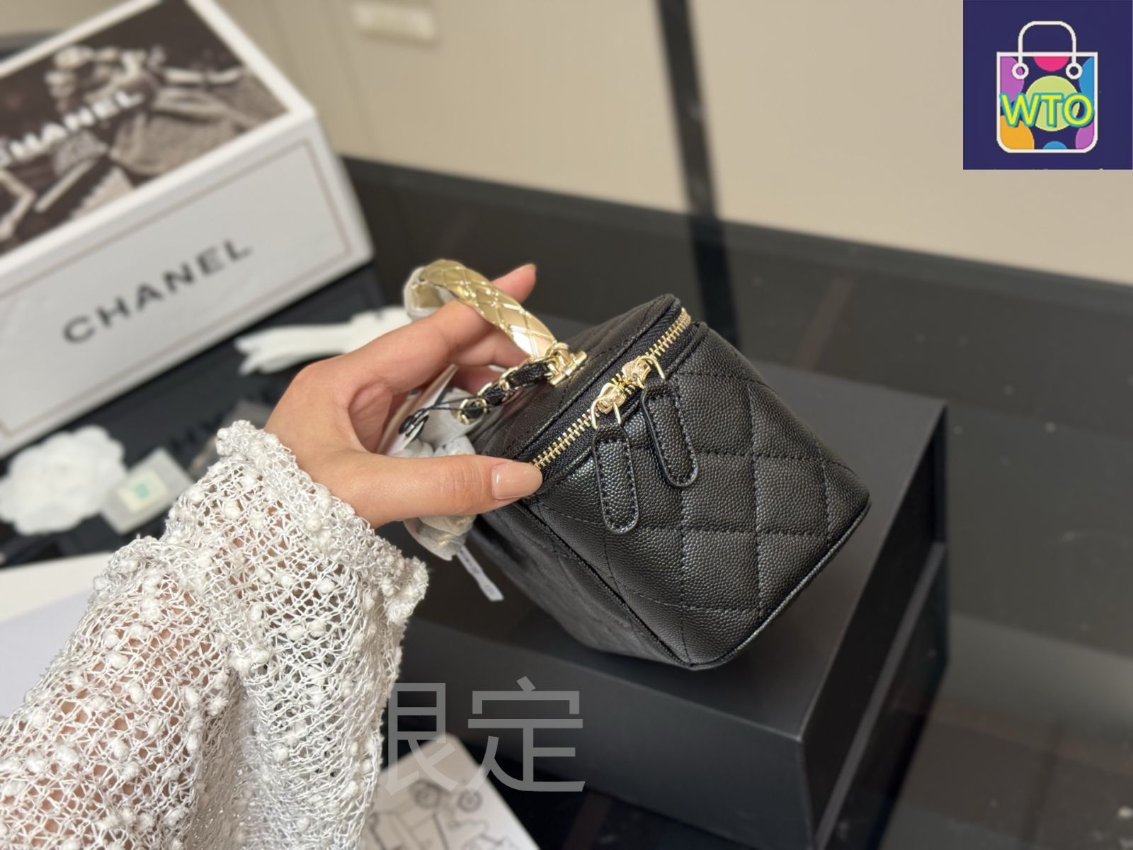 シャネル2点セット　コメントで8700円 今日特価】Chanel シャネル 25sココクラッシュ化粧箱 折りたたみ