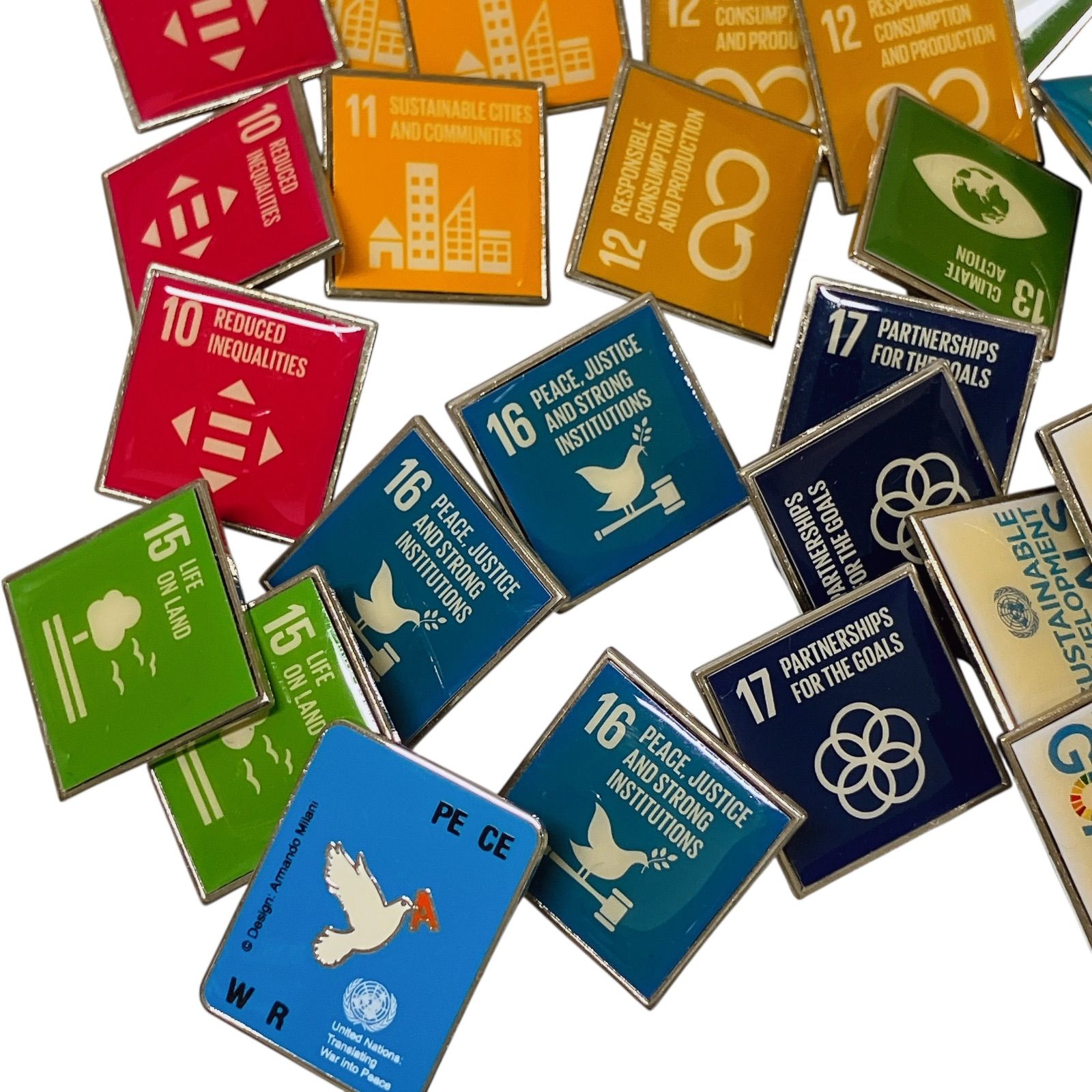 AT-125 国連本部正規品 SDGs スクエアピンバッジ キーホルダー